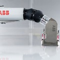 ABBロボティクス、世界初のロボット塗装を施したアートカーを公開 インドの8歳の神童とドバイのデジタルデザイン集団がコラボ