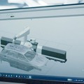 ABBロボティクス、世界初のロボット塗装を施したアートカーを公開 インドの8歳の神童とドバイのデジタルデザイン集団がコラボ