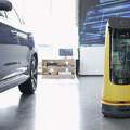 配送・案内ロボットPUDU「KettyBot」を自動車ディーラーに導入　来店客を案内したりBYDの人気車種を紹介