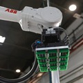 ABB 最大2.8mの高さのパレットを迅速かつ効率的に処理する「ロボットデパレタイザ」を発表