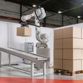 ABB 最大2.8mの高さのパレットを迅速かつ効率的に処理する「ロボットデパレタイザ」を発表
