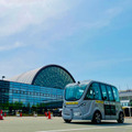 「鉄道技術展・大阪」に合わせて自動運転バス「NAVYA ARMA」2台が運行 「信号協調」で青信号の場合に自動通過