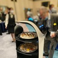 Pudu Robotics製配膳ロボット 「FOOMA JAPAN 2022」のレセプションパーティーでウェイターとして活躍
