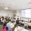18mの「動く実物大ガンダム」を小学生が遠隔操作！巨大ロボットを動かす体験に笑顔と歓喜　GFY「ガンダムの仕組みを学ぶ教育プログラム」