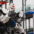 18mの「動く実物大ガンダム」を小学生が遠隔操作！巨大ロボットを動かす体験に笑顔と歓喜　GFY「ガンダムの仕組みを学ぶ教育プログラム」