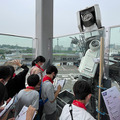 18mの「動く実物大ガンダム」を小学生が遠隔操作！巨大ロボットを動かす体験に笑顔と歓喜　GFY「ガンダムの仕組みを学ぶ教育プログラム」