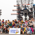 18mの「動く実物大ガンダム」を小学生が遠隔操作！巨大ロボットを動かす体験に笑顔と歓喜　GFY「ガンダムの仕組みを学ぶ教育プログラム」