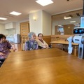 アバターロボット「ugo」が有料老人ホームで介護業務を開始　ロボットの遠隔操作は障がい者スタッフが担当！介護人材不足に画期的なアプローチ