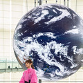 元 乃木坂46の新内眞衣さん「宇宙スタジオで生放送してみたい！」日本科学未来館の浅川館長とトーク共演、あの最新技術も体験