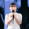 『機動戦士ガンダム 水星の魔女』主人公が遠隔操作でガンダムハンドの「両手でサムズアップ」に挑戦　メインキャスト2人がイベントに登場