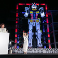『機動戦士ガンダム 水星の魔女』主人公が遠隔操作でガンダムハンドの「両手でサムズアップ」に挑戦　メインキャスト2人がイベントに登場