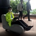 やわらかい乗り物「poimo」実用化に向けた試作機を開発　ふくらむ・たためる風船構造、直感的なクッション型コントローラ