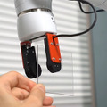 動く対象物をセンシングして把持部を自動追従「近接覚センサー」、協働ロボット用ハンドに搭載「考える手」 大阪大発スタートアップ Thinker