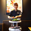 コロナ禍で大打撃の外食産業　配膳ロボット市場は縮小か拡大か? 外食産業特有の課題と実際　ソフトバンクロボティクスに聞く