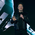 テスラが人型汎用AIロボット「オプティマス」試作機の稼働デモを初公開 イーロン・マスク氏が描くヒューマノイドの未来とは