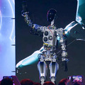 テスラが人型汎用AIロボット「オプティマス」試作機の稼働デモを初公開 イーロン・マスク氏が描くヒューマノイドの未来とは