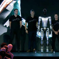 テスラが人型汎用AIロボット「オプティマス」試作機の稼働デモを初公開 イーロン・マスク氏が描くヒューマノイドの未来とは