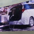 トヨタ、階段も登れる「自由」な電動車椅子「JUU」を国際福祉機器展2022で公開　車載部品活用で高信頼性とコストメリットを実現