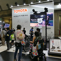 トヨタ、階段も登れる「自由」な電動車椅子「JUU」を国際福祉機器展2022で公開　車載部品活用で高信頼性とコストメリットを実現