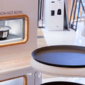 一風堂のラーメンをロボット自販機が調理、Pepperと配膳ロボットが連携　注文、調理、配膳、決済まで完全自動化めざす　ソフトバンクロボティクスのRI戦略
