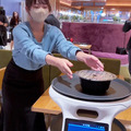 一風堂のラーメンをロボット自販機が調理、Pepperと配膳ロボットが連携　注文、調理、配膳、決済まで完全自動化めざす　ソフトバンクロボティクスのRI戦略