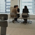 コクヨがテレプレゼンロボットのオリジナルモデル、オフィス専用「temi」検証開始 ハイブリッド会議でリモートワーカーの疎外感を解消