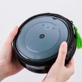「ルンバ」そっくりなポーチが付属 アニバーサリーブック『iRobot ルンバ 20th Birthday BOOK』宝島社より発売