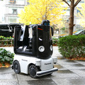 パナソニックの搬送ロボット「ハコボ」、丸の内でカプセルトイを自動販売中　2023年2月まで