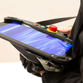 協働ロボットを含む産業用ロボットで安全機器付きタブレットへの置き換え進む　引き合いが急増するIDEC「セーフティコマンダ」の特長と利点
