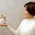手のひらサイズのシニア向け開運アドバイザーの ペットロボット「ハッピーふくろう」発売 見た目も触り心地も本物そっくり デジレクト