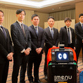2台の5G自動配送ロボットが西新宿を快走！フードデリバリーと医薬品配送の自動化をめざす　川崎重工/KDDI/タケダ等6社が共同で