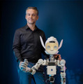 【速報】新型キャラクター・ロボット「Miroki」(ミロキ) 日本で初披露 Pepper共同開発者の手による会話できる配達ロボット