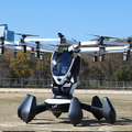 【日本初】「空飛ぶクルマ」屋外スペースで有人での実証飛行に成功　大阪で実施、GMOの熊谷代表がパイロットを務める