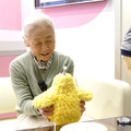 会話と抱っこで介護者負担を軽くするロボットや指圧ロボ、自動歯ブラシなど 東京ケアウィーク2023のロボット