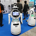 会話と抱っこで介護者負担を軽くするロボットや指圧ロボ、自動歯ブラシなど 東京ケアウィーク2023のロボット