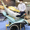 会話と抱っこで介護者負担を軽くするロボットや指圧ロボ、自動歯ブラシなど 東京ケアウィーク2023のロボット