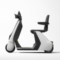 トヨタ 「歩く」をアシストするモビリティ「C+walk S」を発売　立ち乗り「C+walk T」、「C+pod」も一部改良