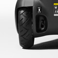 トヨタ 「歩く」をアシストするモビリティ「C+walk S」を発売　立ち乗り「C+walk T」、「C+pod」も一部改良
