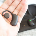 NTTの耳に差し込まないオープンイヤー型の完全ワイヤレスイヤホン「nwm MBE001」実機レビュー　本当に音漏れしない?
