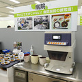 PLEN Roboticsとugo、寿司ロボのスズモフェアでコラボ　飲食店での受付・配席を自動化