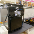 PLEN Roboticsとugo、寿司ロボのスズモフェアでコラボ　飲食店での受付・配席を自動化