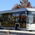 観光バスも電動仕様に　EVモーターズ・ジャパンが関西エリアでEV観光バスを初披露　運転士19名が試運転、乗客300名が試乗体験