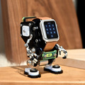 AppleWatchが近未来ロボットになるウォッチスタンド 充電にも対応 Makuakeで先行販売開始