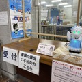 小田原市の福祉課の窓口に分身ロボット「OriHime（オリヒメ）」が就任　在宅就労で障がい者の職員が操作して会話