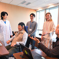 理化学研究所、40代50代から認知症を予防する「共想法」体験会を開催へ 会話支援AIロボット「ぼのちゃん」を活用　共想法とは?