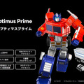 Robosenがトランスフォーマーの高性能ロボット製品群を「東京おもちゃショー」で展示　バンブルビーや映画版リアルモデルもお披露目、塩屋翼氏と河森監督も登壇