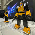 Robosenがトランスフォーマーの高性能ロボット製品群を「東京おもちゃショー」で展示　バンブルビーや映画版リアルモデルもお披露目、塩屋翼氏と河森監督も登壇
