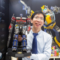 Robosenがトランスフォーマーの高性能ロボット製品群を「東京おもちゃショー」で展示　バンブルビーや映画版リアルモデルもお披露目、塩屋翼氏と河森監督も登壇