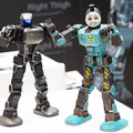Robosenがトランスフォーマーの高性能ロボット製品群を「東京おもちゃショー」で展示　バンブルビーや映画版リアルモデルもお披露目、塩屋翼氏と河森監督も登壇