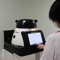 川崎重工とSEQSENSEが藤田医科大学病院で屋内配送向けサービスロボットのトライアルを開始　24時間体制で検体や薬剤配送業務に